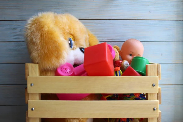 Brinquedos Infantis Estão Caixa Esperando Nas Asas — Fotografia de Stock