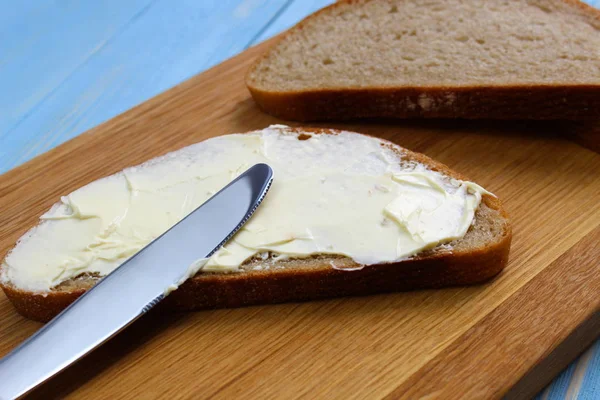Sanduíche Queijo Derretido Pão Preto Para Café Manhã — Fotografia de Stock