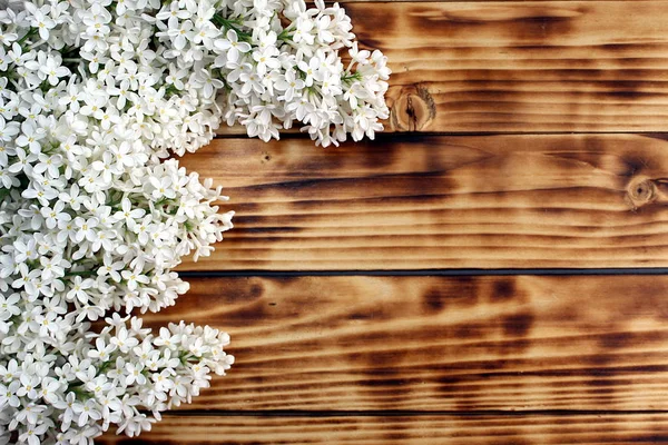 Auf Einem Holztisch Liegen Mehrere Zweige Lila Weiß — Stockfoto