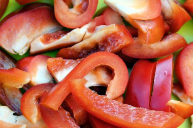 tatlı kırmızı biber dilimlenmiş doku çizgili yatıyor