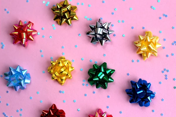 Textura Muchos Arcos Festivos Forma Estrella Sobre Fondo Rosa — Foto de Stock