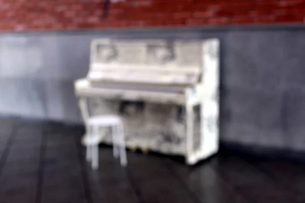 Blurred Photo White Piano Standing Wall — Stock Photo, Image