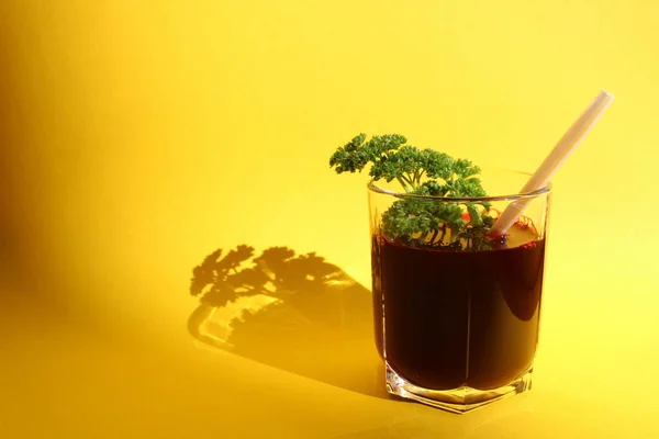 Copo Recentemente Espremido Suco Beterraba Saudável Uma Cultura Fresca — Fotografia de Stock