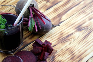 taze bir ürün den sağlıklı pancar suyu taze sıkılmış bir bardak