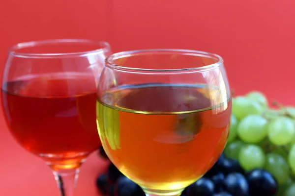 Two Glasses Wine Different Grape Varieties — Stock Photo, Image