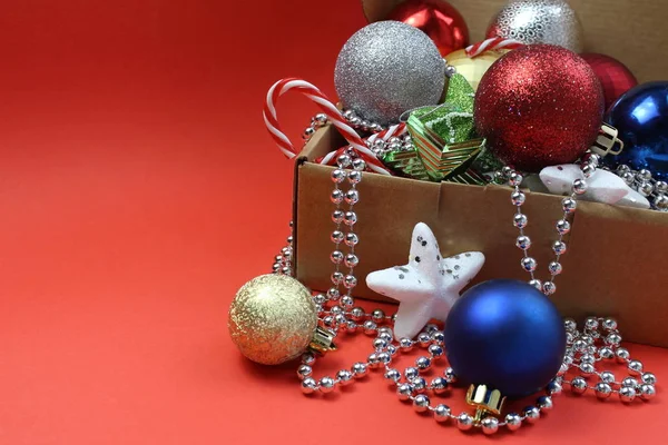 Картонной Коробке Рождественские Игрушки — стоковое фото