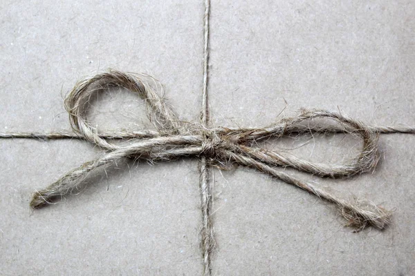 Коричневий Мотузковий Лук Коричневому Папері — стокове фото