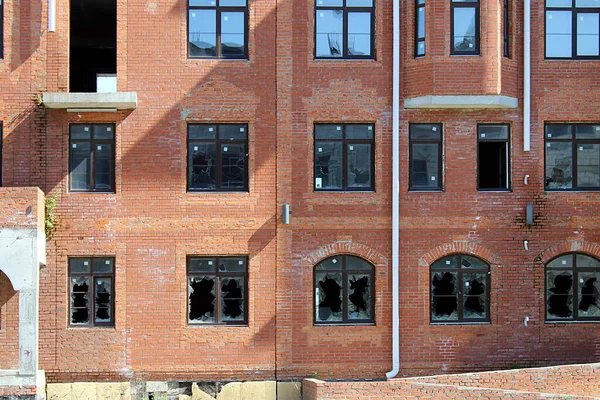 Zicht Een Verlaten Gebouw Met Gebroken Ramen — Stockfoto