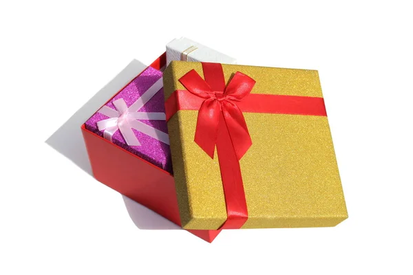 Trois Boîtes Cadeaux Différentes Couleurs Tiennent Sur Fond Blanc — Photo