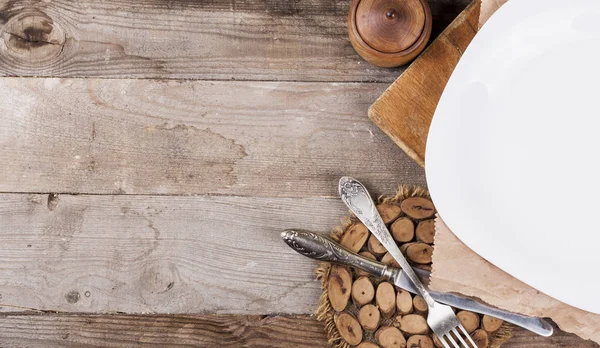 Placa Ligera Vacía Con Accesorios Cocina Sobre Fondo Madera Estilo — Foto de Stock