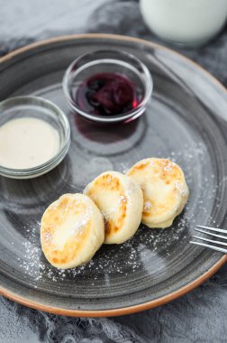 Lor krep berry reçel ve krema ile