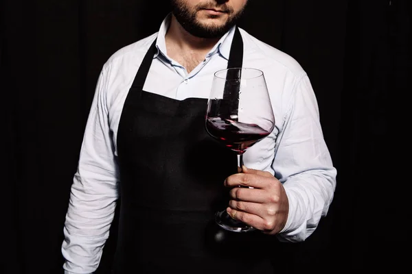 Sommelier Está Sacudiendo Copa Vino Con Vino Tinto Mano Sobre —  Fotos de Stock