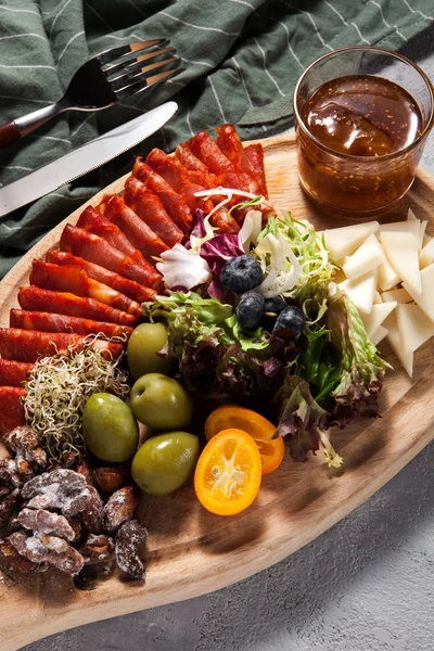 Prosciutto Ham Meat Delicatessen Chorizo Cutting Board Bree Cheese Olives — Stock Photo, Image