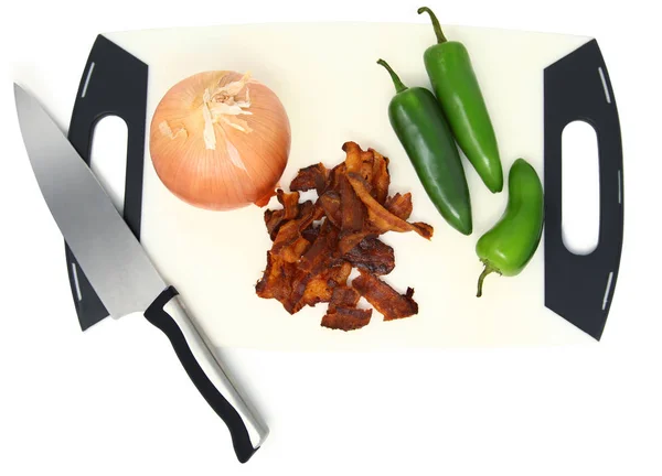 Lök, Bacon, Jalapeno på skärbräda — Stockfoto