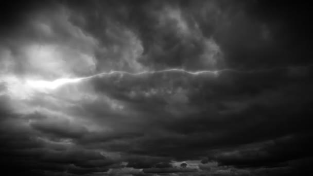 闪电风暴和乌云密布的天空 — 图库视频影像