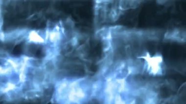 Siyah arkaplanda hareket eden renkli duman şekilleri