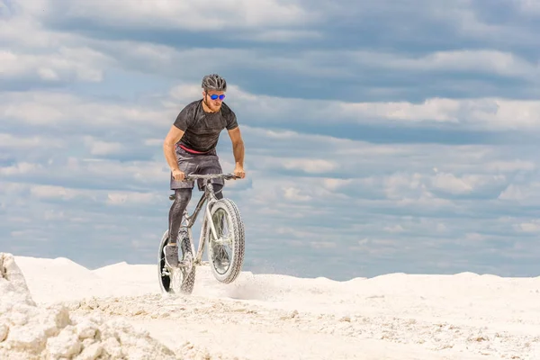 Training Bicyclist Chalky Quarry Brutal Man Fat Bike — Stock Photo, Image