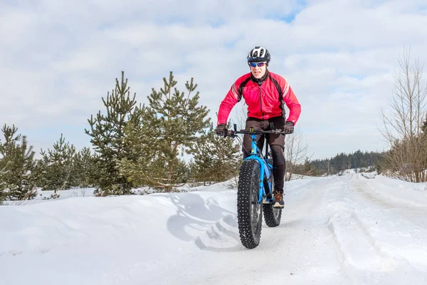 Fat Biker Riding His Bicycle Snow Winter Fat Bike — Stock Photo, Image