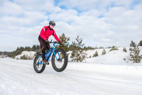 Fat Biker Riding His Bicycle Snow Winter Fat Bike — Stock Photo, Image