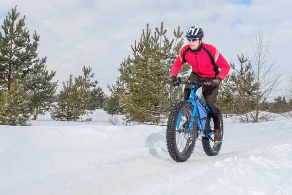 Fat Biker Riding His Bicycle Snow Winter Fat Bike — Stock Photo, Image