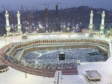 Müslümanlar dua Alkaaba Mekke, Suudi Arabistan, hava görünümünde çevresinde