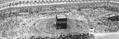 Dua ve tavaf - circumambulation - Müslümanlar etrafında Alkaaba Mekke, Suudi Arabistan, hava üst görünümünde