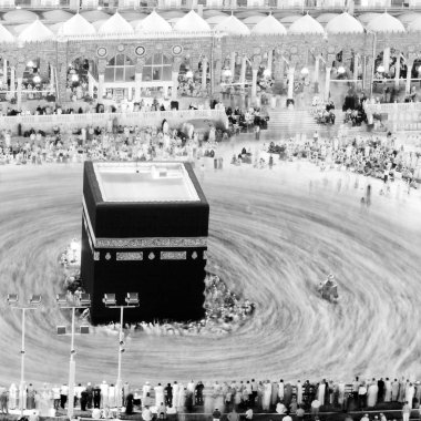 Dua ve tavaf - circumambulation - Müslümanlar etrafında Alkaaba Mekke, Suudi Arabistan, hava üst görünümünde