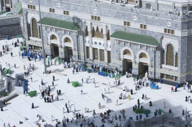 Hacılar Al Haram Al Kabe Mekke, Suudi Arabistan, kapısında