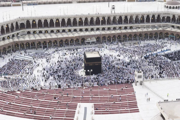 Молитва Таваф Обход Мусульман Вокруг Аль Каабы Мекке Саудовская Аравия — стоковое фото