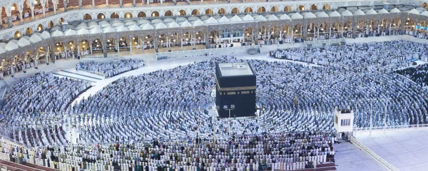 Muslimit Rukous Noin Alkaaba Mekassa Saudi Arabiassa Aerial View — kuvapankkivalokuva