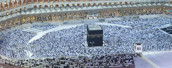 Muslimit Rukous Noin Alkaaba Mekassa Saudi Arabiassa Aerial View — kuvapankkivalokuva