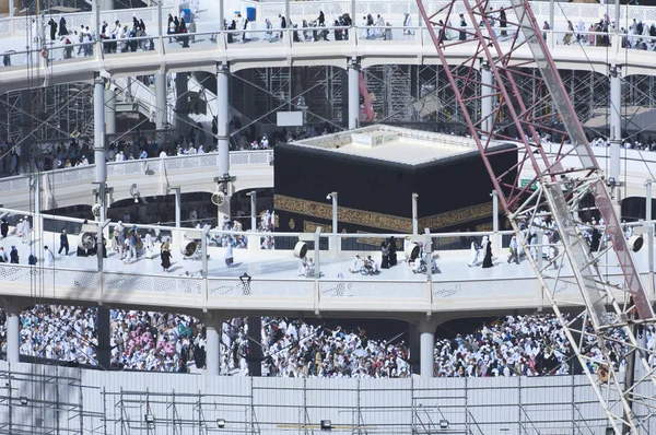 Pyhiinvaeltajat Tawaf Noin Kaaba Rakennustyöt Ovat Käynnissä Haram Mekassa Saudi — kuvapankkivalokuva