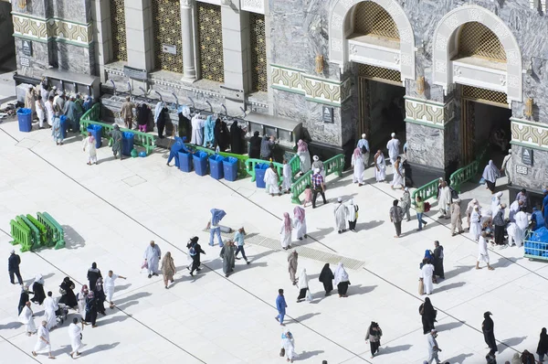 Kaaba 사우디 아라비아의 Haram의 순례자 — 스톡 사진