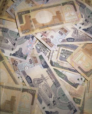 Suudi Arabistan Riyali banknotlar 500, 200 ve 100 faturaları