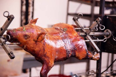 Lezzetli ızgara domuz tükürüğü sokak gıda Festivali