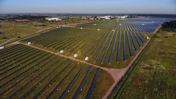 太陽電池の工場からの太陽エネルギー 業界で電力供給 — ストック動画