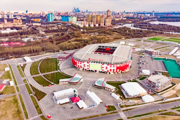 Moscou, Rússia - 24 de abril de 2018: Vista aérea do Spartak Stadium Otkritie Arena. Belo panorama do moderno Estádio Spartak de cima . — Fotografia de Stock