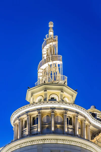 Beautiful architectural building in the night sky — Stock Photo, Image