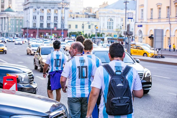 16. června 2018. Světa ve fotbale 2018, fotbaloví fanoušci na ulicích M — Stock fotografie