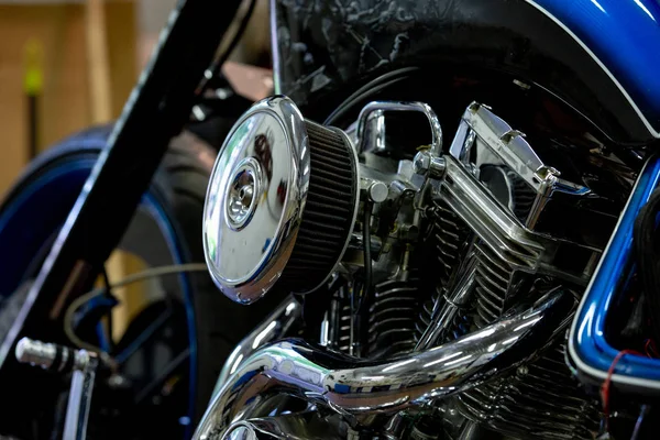 Motor de perto tiro de moto bonito e feito sob encomenda — Fotografia de Stock