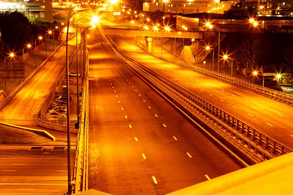夜ライトで都市高速道路 withroad の夜景スカイライン — ストック写真