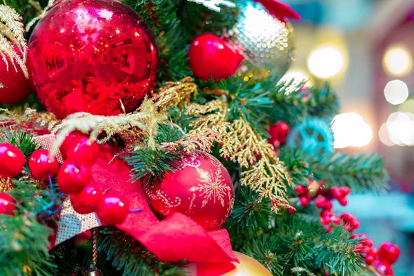 Zbliżenie na dekoracji choinki na świąteczne tło — Zdjęcie stockowe