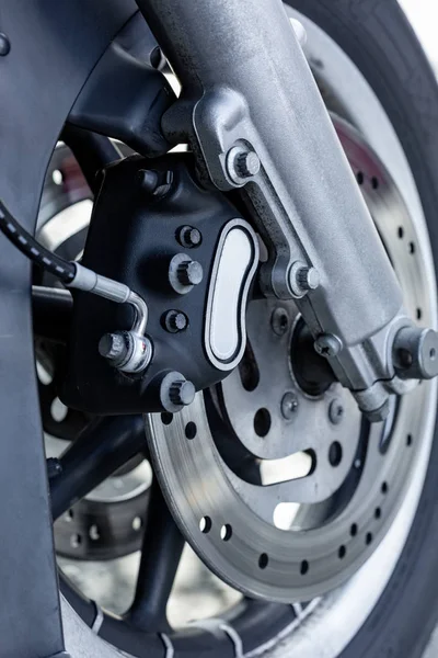 Close up of Vintage motorcycle parking on the road. Croped view, wheel — Stock Photo, Image