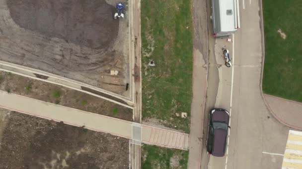 Motorcyclists washes their motorcycles for the Motocross Championship. Top view — Stock Video