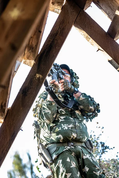 Sniper armed with large caliber, sniper rifle, shooting enemy targets on range from shelter, sitting in ambush — Stock Photo, Image