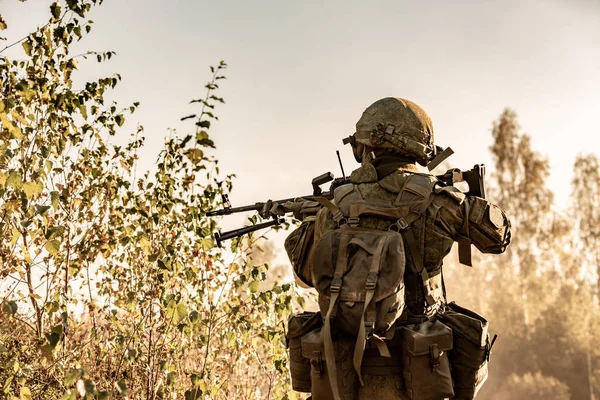 Francotirador Armado Con Gran Calibre Rifle Francotirador Disparando Objetivos Enemigos — Foto de Stock