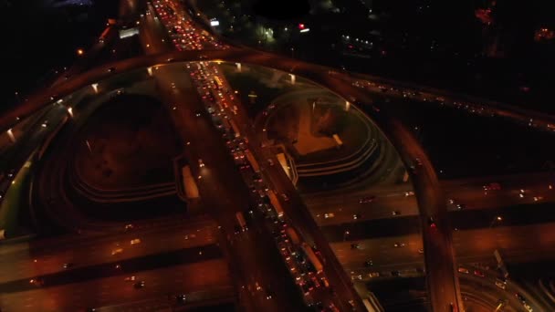 Aerial Transport trafikplats. Modern stad trafikerar vägen på natten. Transport trafikplats. — Stockvideo