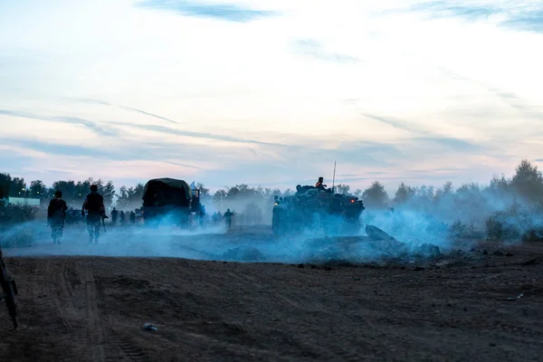 Солдати армії під час військової операції. війна, армія, технології та концепція людей — стокове фото