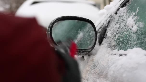 Transport Vinter Väder Personer Och Fordon Koncept Man Rengöra Snö — Stockvideo