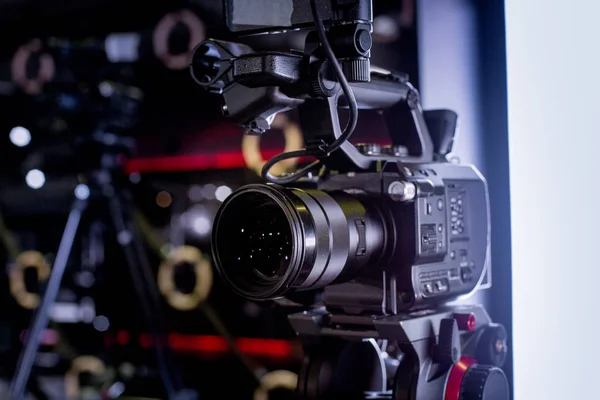 Detalhe do equipamento de câmera profissional, estúdio de produção de filmes — Fotografia de Stock